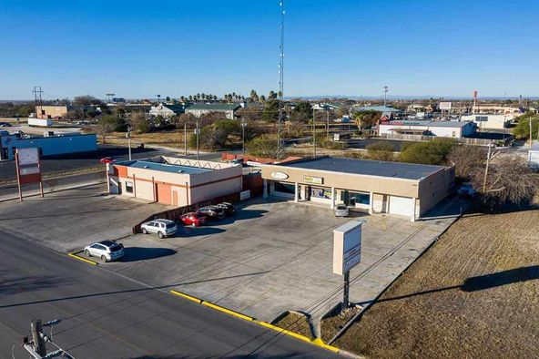 Retail Free Standing: 2104 N Bedell Ave, Del Rio, TX 78840
